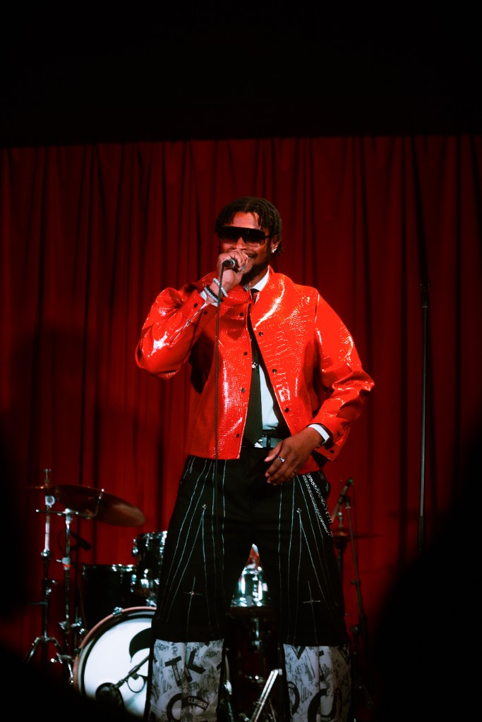 Ossy Brown live on stage